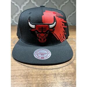 Chicago Bulls Snap Back Mitchell And Ness Hat NBA Black‎ With Red Paint Spatter